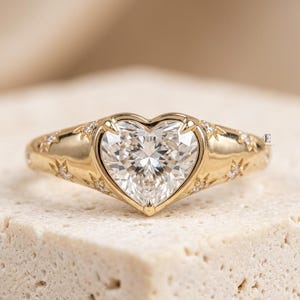 Himmlischer Siegelring mit Lünettenfassung, herzförmiger, im Labor gezüchteter Diamantring, Verlobungsring mit sternförmigem, massivem Akzent, romantischer Ehering aus 14-karätigem Gold