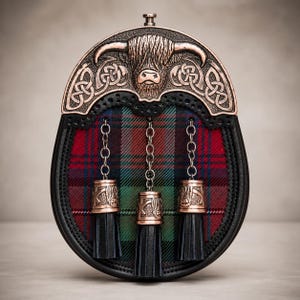 Skotsk läderkiltsporran, keltisk höglandskonst, traditionell tartanklänningssporran, svart läderkiltpung för män