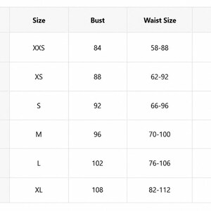 Puede incluir: Una tabla de tallas blanca con texto negro que incluye columnas para talla estadounidense, etiqueta de talla, busto, cintura y longitud. Las filas enumeran las tallas estadounidenses 0, 2, 4, 6, 8/10 y 12 con sus medidas num&eacute;ricas correspondientes.