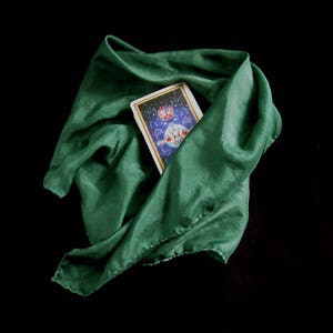 Waldgrünes Seiden-Tarot-Tuch - Altartuch - Handgefärbt 50 x 50 cm...100% Seide
