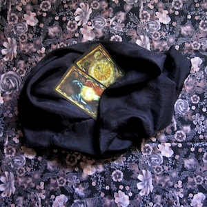 "Schwarze Rose Seide Tarot-Tuch - Altartuch - Handgefärbt 30 "x30" ... 100% Seide