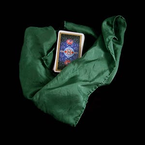 Paño de Tarot de Seda Verde Bosque - Paño de Altar - Teñido a Mano 76 x 76 cm... 100 % Seda