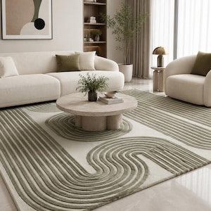 Peut inclure: Un grand tapis rectangulaire doté d'une base couleur crème avec des lignes texturées en relief vert sauge formant des motifs de vagues répétitifs, allongés et incurvés sur toute la surface, créant un effet visuel tactile et dimensionnel.