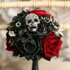 Bridesmaid Skull wedding bouquet, alternative, Ornate handle, brooch bouquet, retro, gothic, wedding flower, posy bouquet, skull wedding