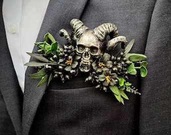 x1 Vampire skull floral pocket boutonnière buttonhole alternative gothic wedding corsage