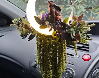 Mini corona floral con liebre mirando la luna, decoración pagana celestial iluminada, estilo cottagecore