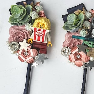 x1 Superhero Miniature Figure Boutonniere, Geek Wedding Buttonhole, Comic Corsage