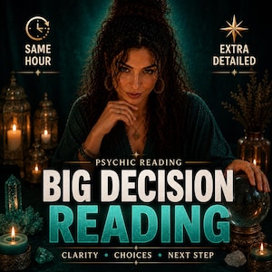 Puede incluir: Un anuncio de servicio de lectura psíquica con una persona de cabello oscuro y rizado, rodeada de velas encendidas, linternas y cristales. El texto dice: SAME HOUR, EXTRA DETAILED, PSYCHIC READING, BIG DECISION READING, CLARITY, CHOICES, NEXT STEP.