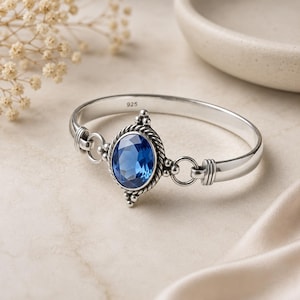 Pulseira Bracelete Aberta em Prata de Lei 925 com Gema Oval de Safira Azul – Estilo Vintage