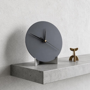 Tischuhr – minimalistischer Stil