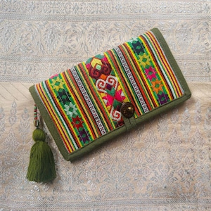 Long portefeuille fait main avec broderie ethnique