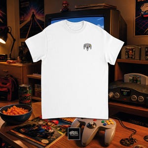 Nintendo 64-kontrolltröja | Retro gaming-t-shirt | N64-gamer-tröja | Vintage-konsolpresent | 90-tals spelnostalgi | Gamerpresent