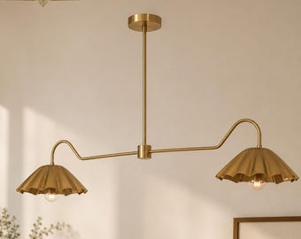 Antyczny mosiężny żyrandol liniowy, 2-punktowa lampa wisząca z muszlami, lampa do jadalni z połowy XX wieku