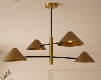 Mid Century Modern Messing 4-Licht Kegel Kronleuchter, Antiqued Messing Matte Black Finish