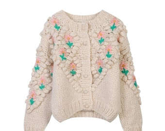 Cardigan lavorato a maglia con ricami floreali color albicocca / Maglione a maglia grossa in stile cottagecore