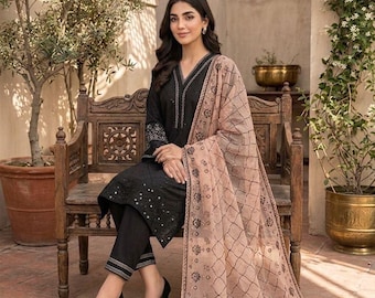 Conjunto de salwar kameez pakistaní negro para mujer con dupatta estampada, traje étnico modesto, atuendo para fiestas.
