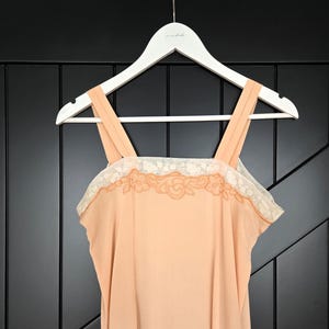 1930&#39;s Vintage Silk Embroidered Slip