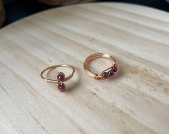 Granat Perlenring – Handgefertigter Drahtring mit echten Granatperlen – Minimalistischer Edelsteinring in Roségold-Optik