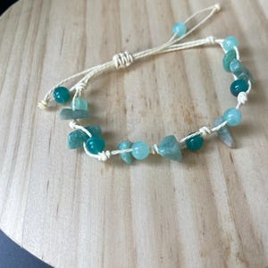 Braçadeira Buntes Edelstein-Makramee – Handgefertigtes Boho Armband mit echten Natursteinen – Verstellbares Kristallarmband