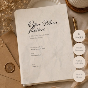 Op de afbeelding: Een stapel off-white vellen papier met de titel Open When Letters, A Collection of Letters for Every Moment that Matters, met tekstvelden voor namen en datums. Het document bevat de tekst Created Especially for William Alexander Smith, From Olivia Rose Davis, Date August 28, 2026, en Pamkin Art.