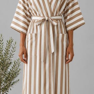 Kimono de algodón a rayas beige / Bata de spa ligera con bolsillos