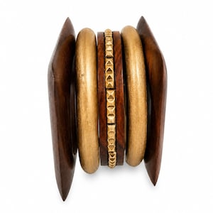 Conjunto de brazaletes de madera para mujer con diseño de pulseras superpuestas en tono dorado, brazaletes étnicos para uso casual tradicional, ligeros, talla única.
