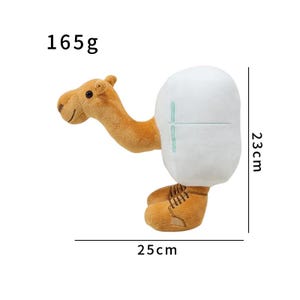 K&ouml;nnte beinhalten: Ein Pl&uuml;schkamel mit hellbraunem Kopf und Beinen und einem wei&szlig;en K&ouml;rper. Das Spielzeug ist 23 cm hoch und 25 cm breit. Das Spielzeug wiegt 165 Gramm. Der Text "165g" befindet sich &uuml;ber dem Kamel.