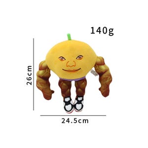 K&ouml;nnte beinhalten: Ein Pl&uuml;schtier in Form einer gelben Frucht mit Gesicht, muskul&ouml;sen Armen und Beinen sowie schwarz-wei&szlig;en Schuhen. Das Spielzeug ist 26 cm hoch und 24,5 cm breit und wiegt 140 g. Es hat einen gr&uuml;nen Stiel.