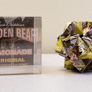 Ornement en origami AriZona Jack Nicklaus Golden Bear en boîte de limonade // Recyclage recyclé et recyclé // Robuste // Boîte-cadeau GRATUITE // 3 pouces Origami w/ Gift Box