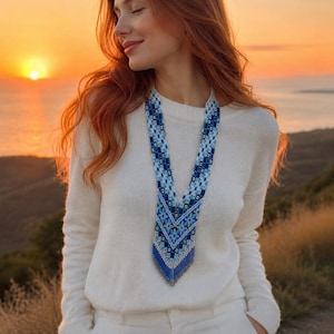 Blått ukrainskt germanskt halsband, handgjort geometriskt pärlhalsband, boho statement-smycken
