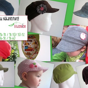 Op de afbeelding: Een collage van diverse baseballpetten in verschillende kleuren en patronen. De petten omvatten denim, grijs, rood en groen, sommige met decoratieve knopen of bloemaccenten. De tekst "Coole Kappe" en maatvoering zijn ook zichtbaar.