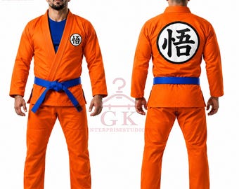 Goku Style Orange BJJ Gi – Bestickte Kampfkunstuniform mit Kanji mai Logo, blauer Gürtel.
