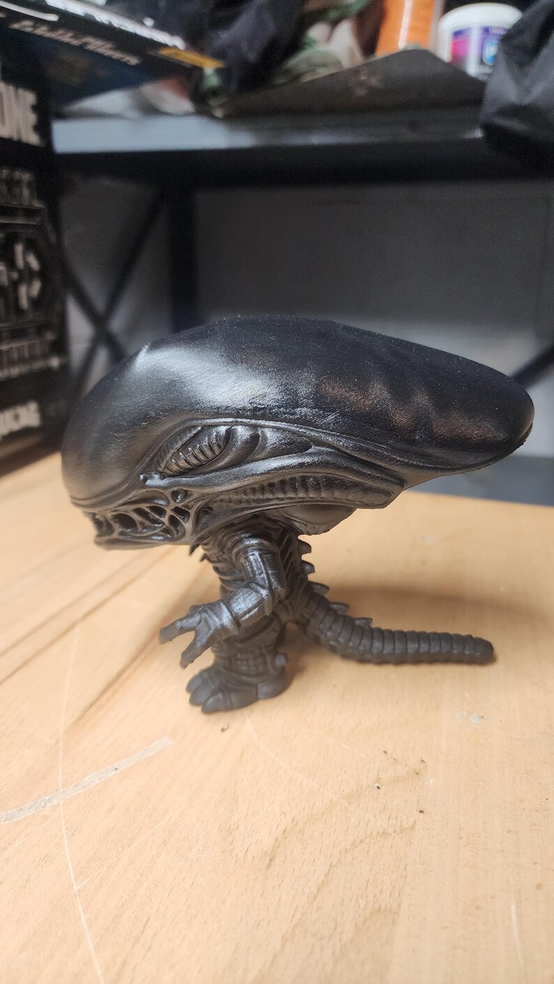 Alien Monster Xenomorph Fan Art Stylized Figure – Hand Painted Sci-Fi Horror Collectible Statue image 3