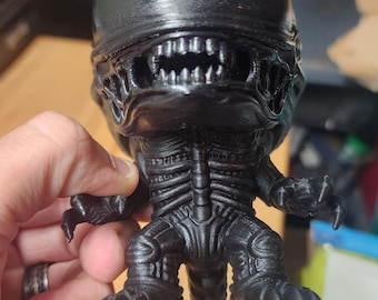 Alien Monster Xenomorph Fan Art Stylized Figure – Hand Painted Sci-Fi Horror Collectible Statue