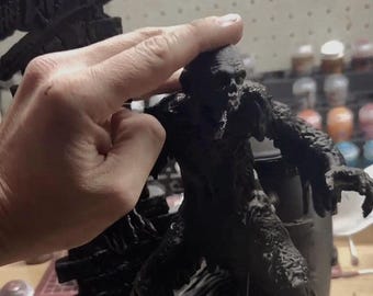 Diorama de Tarman - Exhibición de arte de fans de 35,5 cm inspirada en El regreso de los muertos vivientes