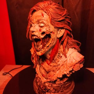 Weibliche Zombie-Horror-Büste – Bemalte Sammlerstatue Bild 5