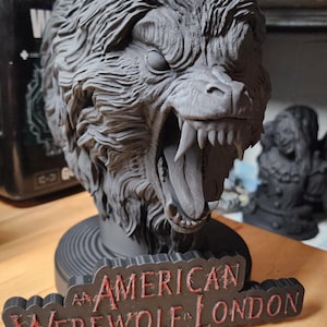 Am American Werewolf In London-inspirerad Kessler-vargbyst (grundmålad och redo att målas) Färgad logotyp ingår