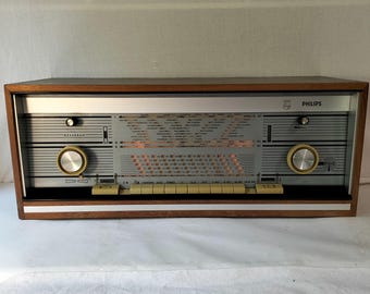 Philips B8X52A/00 Reverbeo vintage tube radio 1965, table model, in beautiful cosmetic condition.