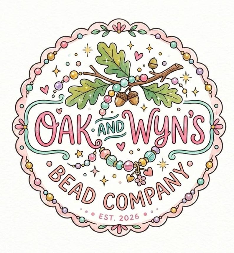 以下が含まれることがあります： 「Oak and Wyn's Bead Company」のカラフルな円形ロゴ。葉とドングリのある枝、ビーズのネックレス、ピンクとティール色の会社名が特徴です。ロゴは、小さなビーズと星が付いたスカラップのボーダーで囲まれています。「Est. 2026」が下にあります。