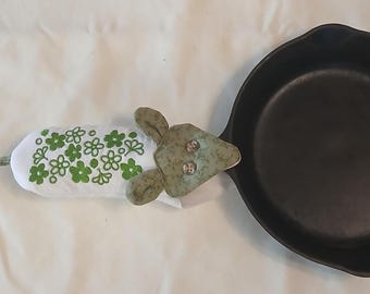 Handle Cover for Cast Iron Pans Inspired by Pyrex Spring Blossom/Crazy Daisy