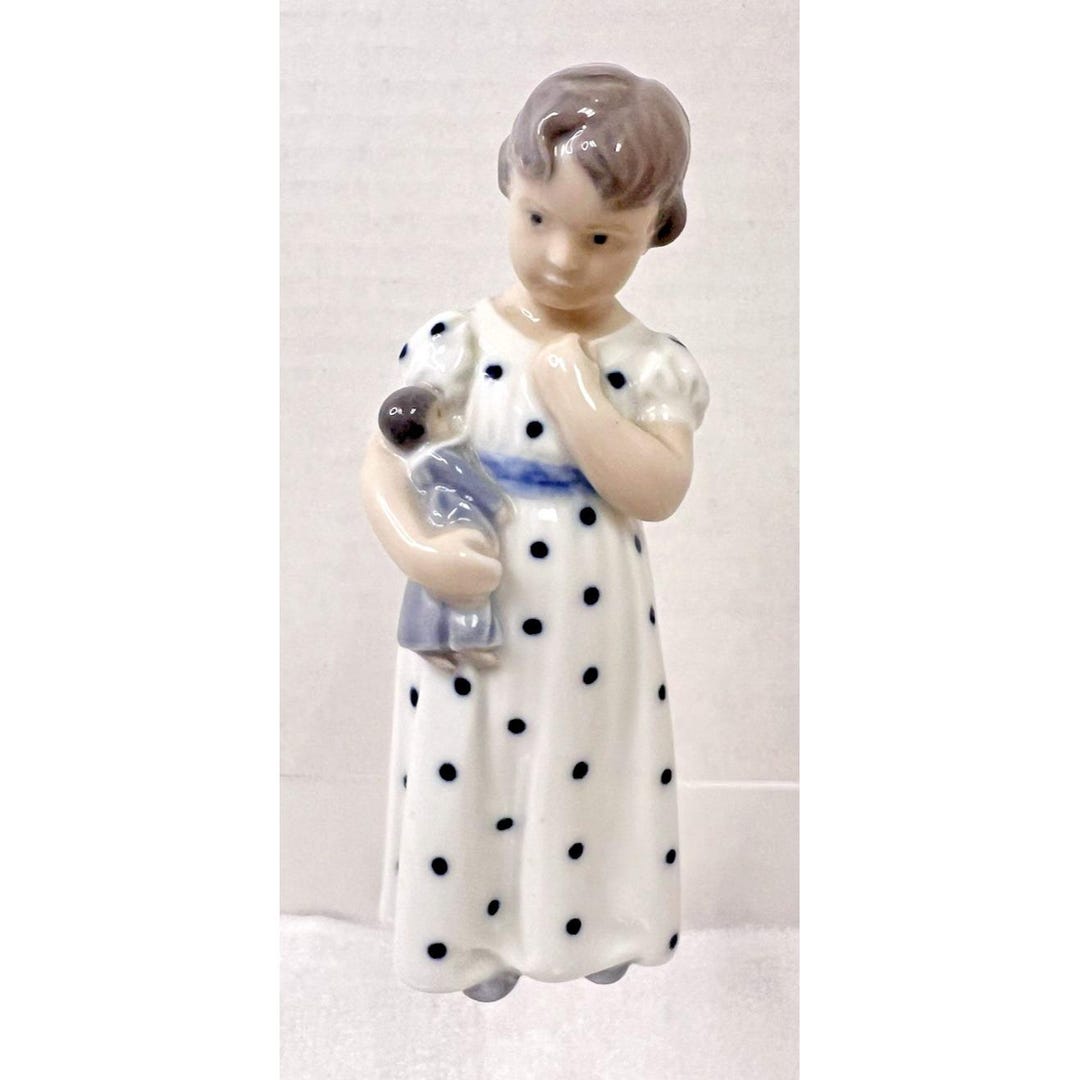 ロイヤルコペンハーゲン 人形を持った少女 5.5インチ ブルー水玉ドレス