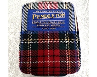 Orologio da viaggio Pendleton Woolen Mills, 100% lana, custodia Royal Stewart, 7,6 x 10,2 x 2,5 cm.