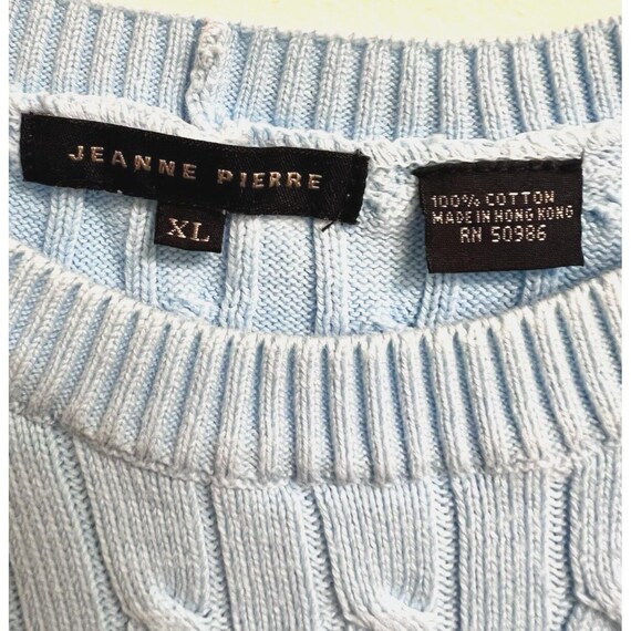 Jeanne Pierre. Women's Gray Sweater with Two Front Pockets with a Gold