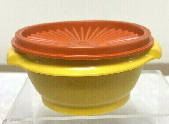 Tupperware #1323 Small Yellow Bowl Container with Servalier Lid New