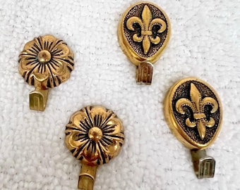 4 Miniature Gold Tone Metal Flower Fleur de Lis Shape Towel Hot Pad Key Hooks