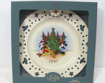 Lenox 1997 Annual Limited Edition Disney Christmas Trio Mickey and Minnie Plate 