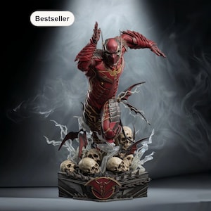 Puede incluir: Figura de acción roja y dorada de un superhéroe en una pose dinámica de carrera. La figura está detallada con elementos similares a una armadura y se encuentra sobre una base con calaveras y un emblema de rayo. La palabra "Bestseller" está en un óvalo blanco en la esquina superior izquierda.