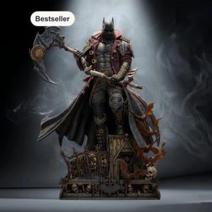 Può includere: Statua dettagliata di Batman con una combinazione di colori scuri, che tiene una grande falce. La figura indossa un lungo cappotto con spalle a punta e un'armatura intricata. La base presenta teschi e figure simili a pipistrelli, con un'etichetta "Bestseller".