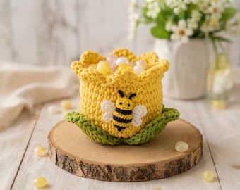 Bee Tulip Candy Basket Crochet Pattern, Tulip Flower Bucket, Spring Flower Crochet Basket Pattern, Baby Shower Gift Idea, Flower Bowl PDF