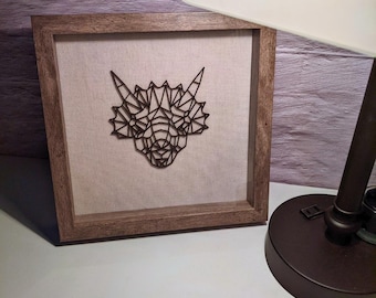 Geometrische Triceratops Kunst – Laser Cut Dino im Schattenbox-Rahmen
